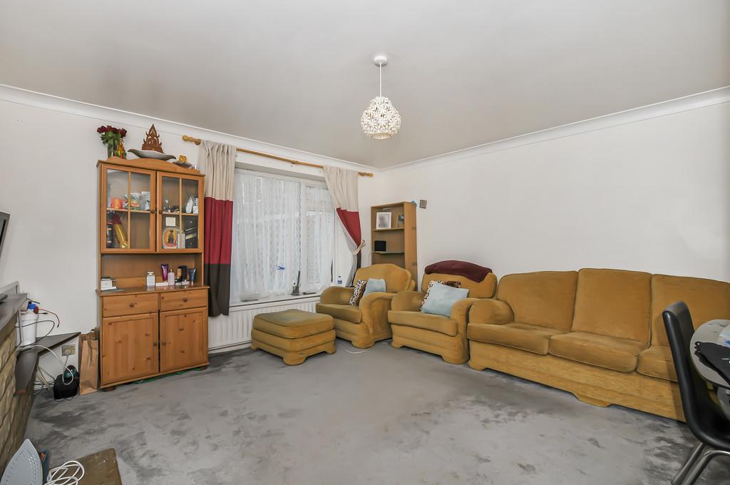 Colnbrook 2 bed ground floor for sale £299,950