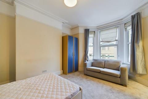 1 bedroom in a house share to rent, Sea View Avenue, Plymouth PL4