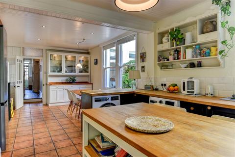 28 Alexandra Road, Worthing, BN11 2DU