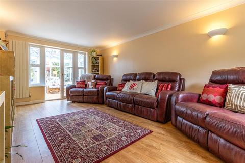43 Standen Way, Swindon, SN25 4YF