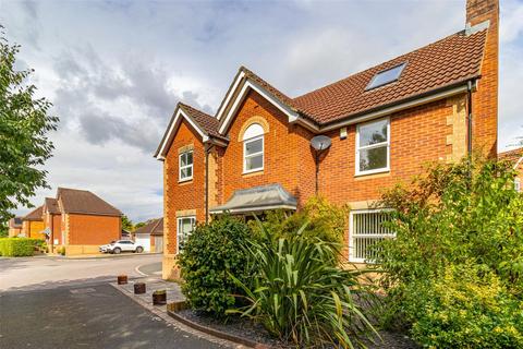 43 Standen Way, Swindon, SN25 4YF