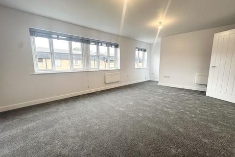 2 bedroom penthouse to rent, Claremont Grove, Pudsey