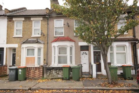 2 bedroom terraced house for sale, Pond Road, Stratford