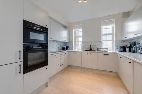 3 bedroom flat for sale, Hillside Court, Finchley Road, Hampstead, London