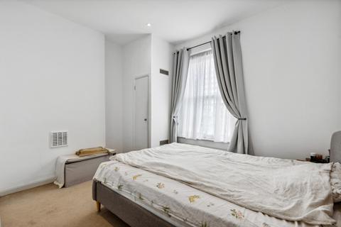 2 bedroom flat to rent, St. Stephens Gardens, London