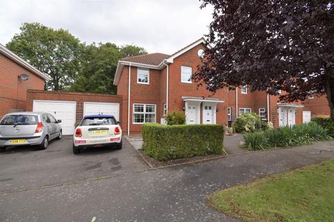 4 bedroom end of terrace house to rent, Longcroft Gardens, Welwyn Garden City AL8