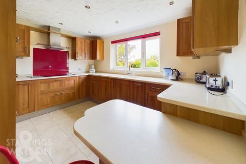 4 bedroom detached house for sale, Greenfields Road, Dereham