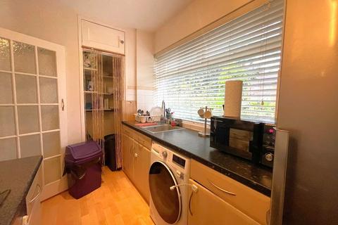 2 bedroom end of terrace house to rent, Kempton Avenue, Northolt