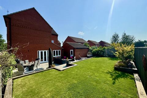 5 bedroom detached house for sale, Leaders Way, Lutterworth