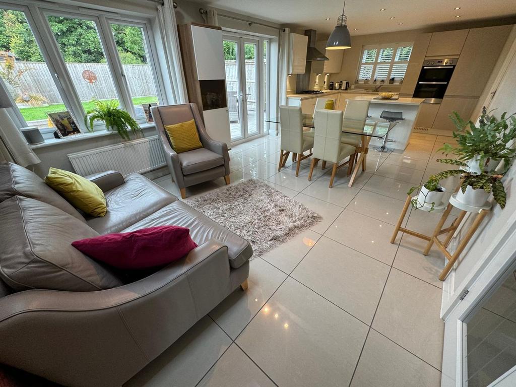 Snug/Dining Room