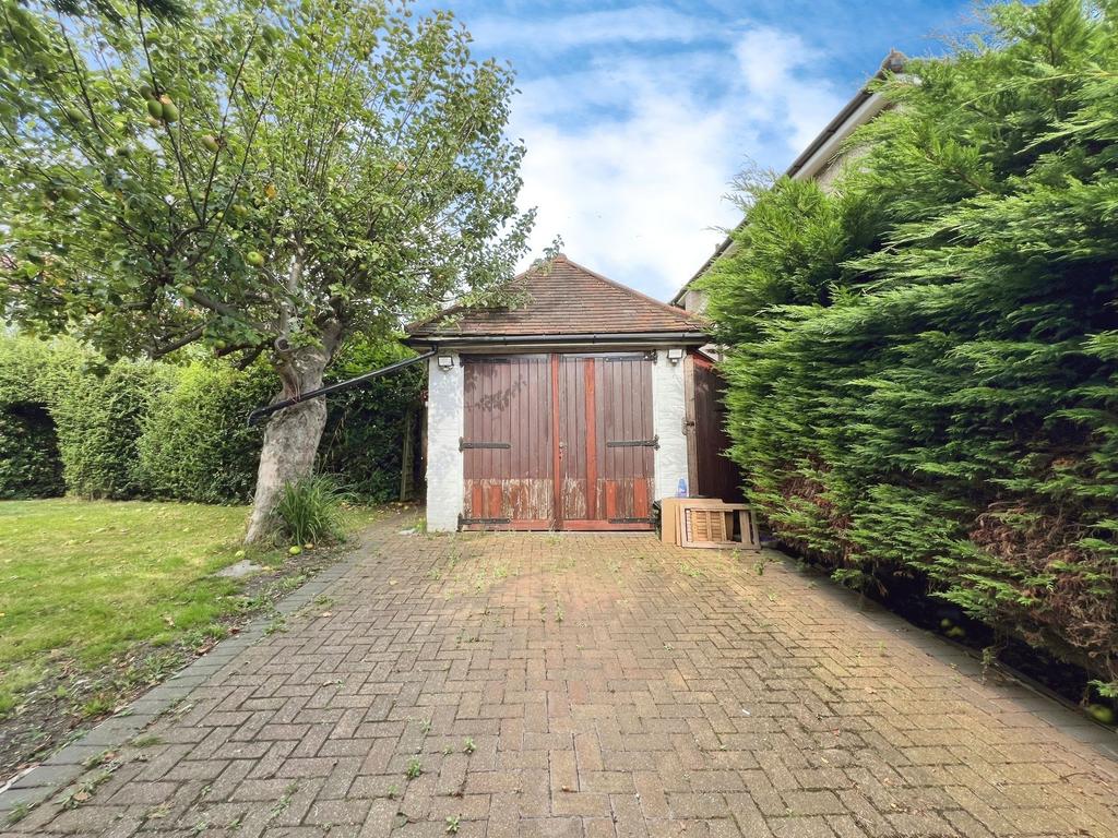 Garage/ driveway