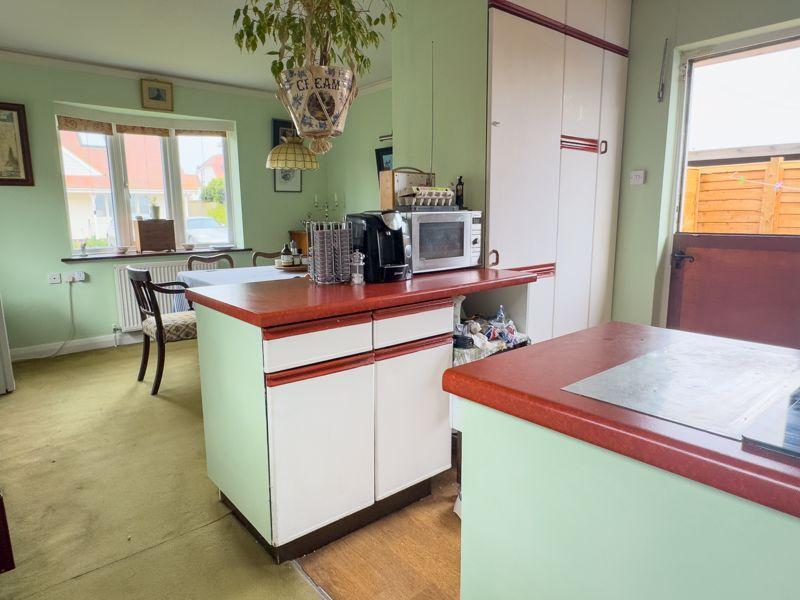 Kitchen/ Dining Room