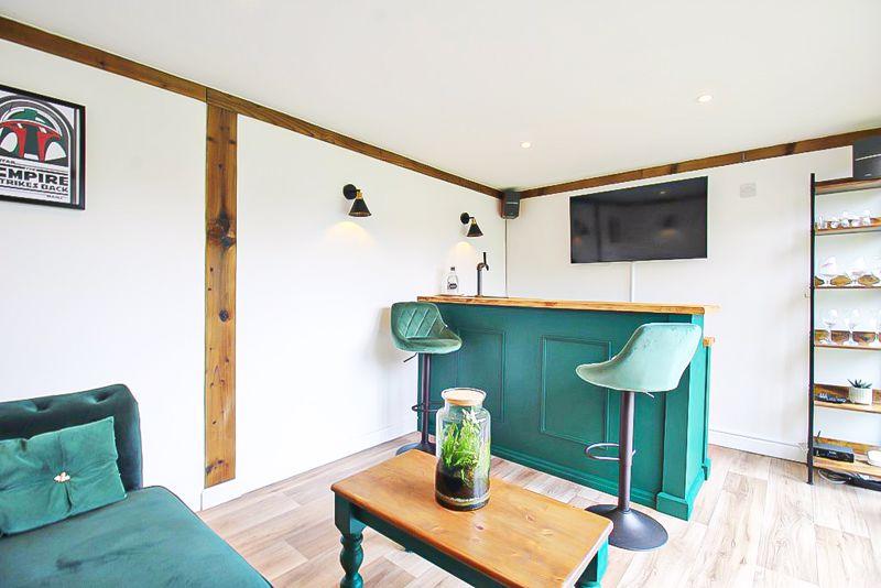 Summerhouse/home bar