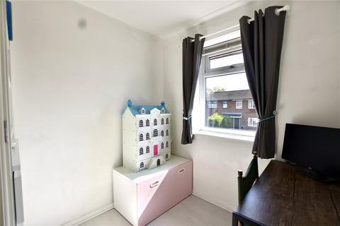 37 Vine Close, Shaw, Oldham, OL2 7TG