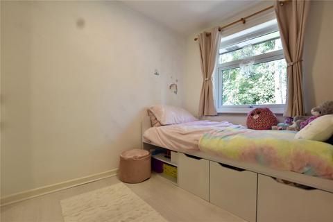 37 Vine Close, Shaw, Oldham, OL2 7TG
