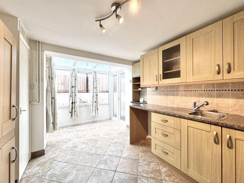 Kitchen / Dining...