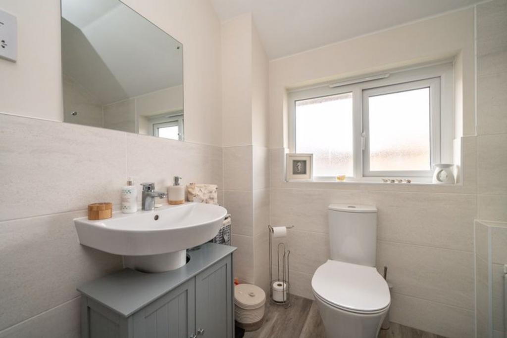 Bathroom &amp; Cloakroom