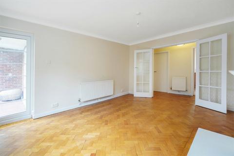 2 bedroom maisonette to rent, Thames Village, Chiswick W4