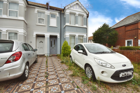 4 bedroom end of terrace house to rent, Wellesley Road, Close to Station