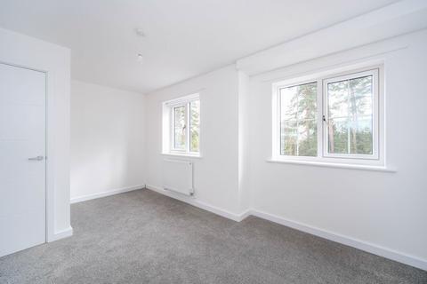 2 bedroom semi-detached house to rent, Ireland Road, Crowthorne, RG45 6WG