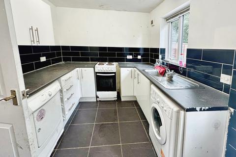 2 bedroom end of terrace house to rent, Hempole Lane DY4