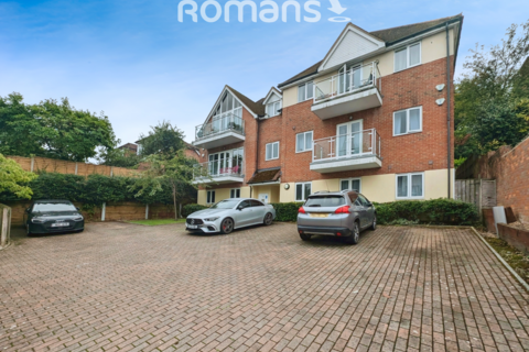 2 bedroom apartment to rent, Bassetsbury Lane