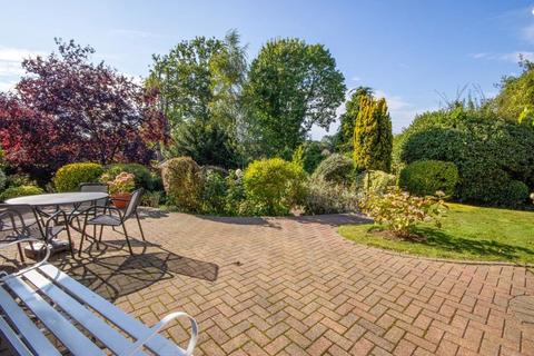 1 Pinecroft, Hutton Mount, Brentwood, CM13 2PG