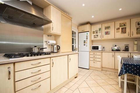 1 Pinecroft, Hutton Mount, Brentwood, CM13 2PG