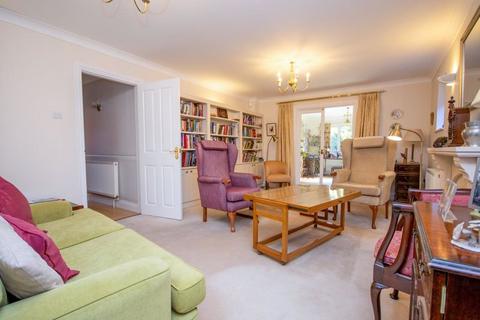 1 Pinecroft, Hutton Mount, Brentwood, CM13 2PG