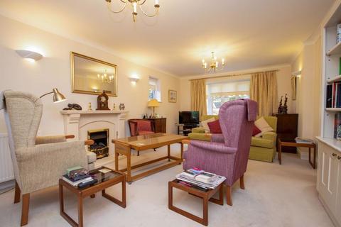 1 Pinecroft, Hutton Mount, Brentwood, CM13 2PG