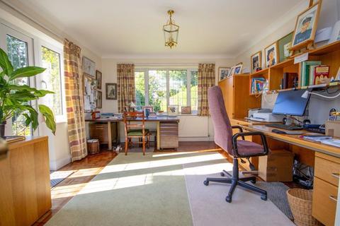 1 Pinecroft, Hutton Mount, Brentwood, CM13 2PG