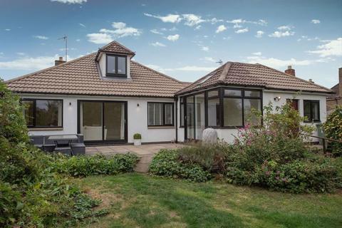 3 bedroom chalet for sale, Exeter Gardens, Stamford