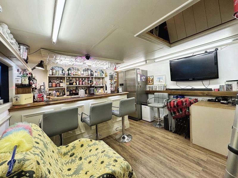 Outside Bar