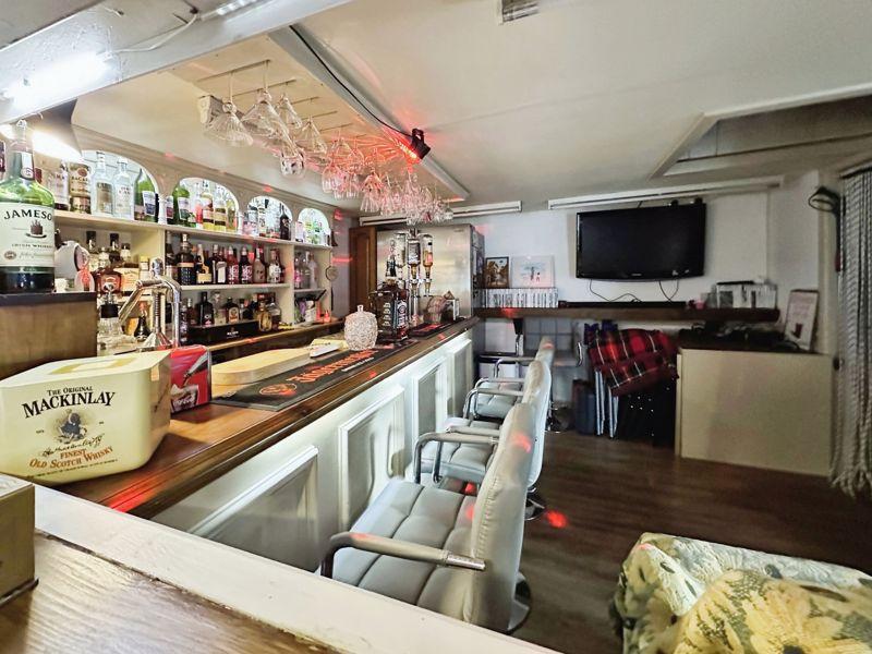 Outside Bar