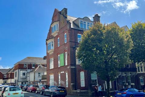 2 bedroom flat for sale, Queen Anne Terrace, North Hill, Plymouth. INVESTMENT OPPORTUNITY! 2 double bed 2nd floor flat with lovely outlook.