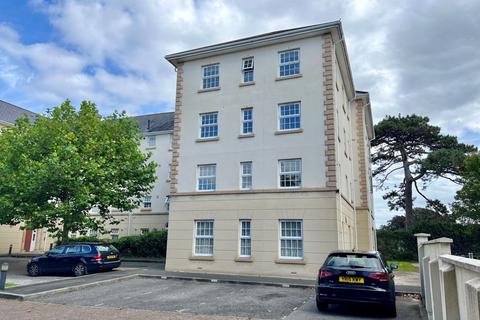 2 bedroom flat for sale, Emily Gardens, Greenbank, Plymouth. Fabulous 3rd floor 2 bedroomed flat with a LIFT and SPECTACULAR views! NO CHAIN !