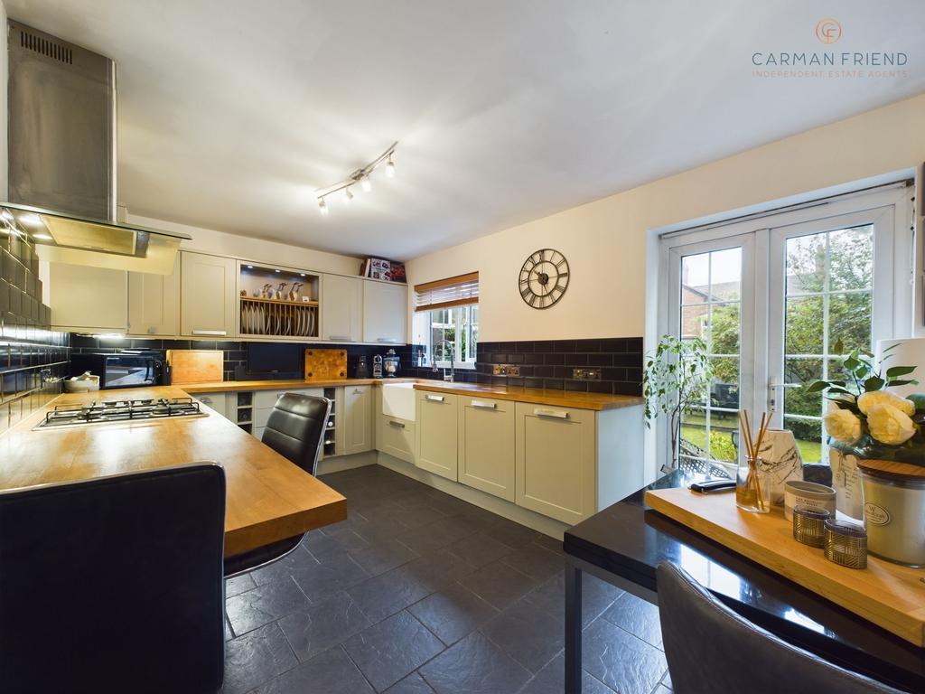 Kitchen/ Dining Room