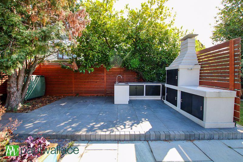 Outdoor BBQ Kitchen