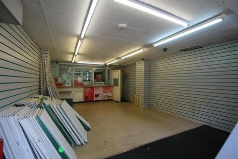 Shop to rent, Dean Terrace, Ryton NE40