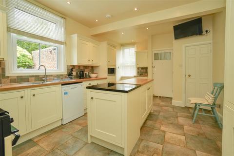 4 bedroom detached house for sale, Towthorpe Road, Haxby, York