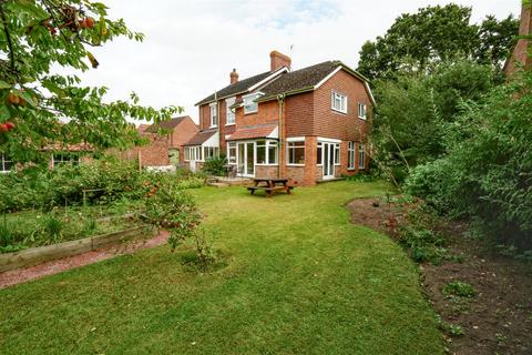 4 bedroom detached house for sale, Towthorpe Road, Haxby, York