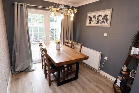 3 bedroom end of terrace house for sale, Berwick Close, Macclesfield