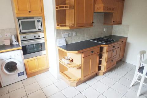 2 bedroom flat to rent, CHAUCER CLOSE, WINDSOR, SL4