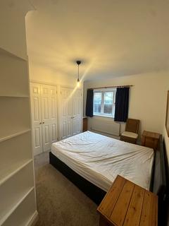 2 bedroom flat to rent, CHAUCER CLOSE, WINDSOR, SL4