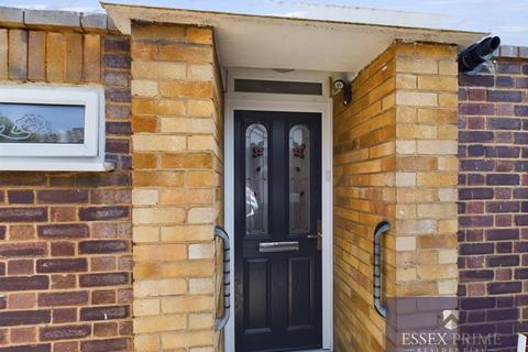 7 Ascot Close, Benfleet, SS7 3SF