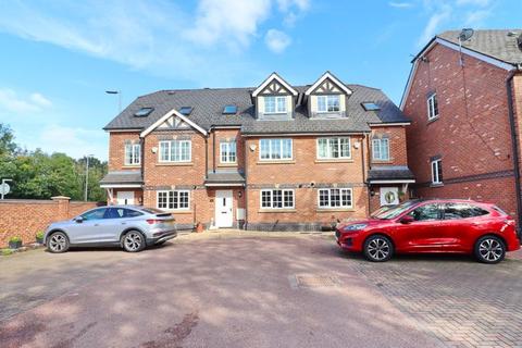 4 bedroom townhouse for sale, Old Clough Lane, Manchester M28