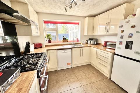 3 bedroom detached house for sale, Robin Road, Coalville LE67