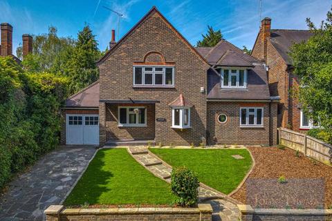 4 bedroom detached house for sale, Brook Way, Chigwell IG7