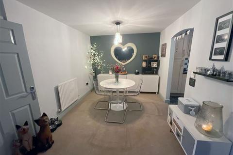 10 Normanton Spring Close, Sheffield, S13 7BW