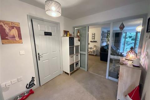 10 Normanton Spring Close, Sheffield, S13 7BW